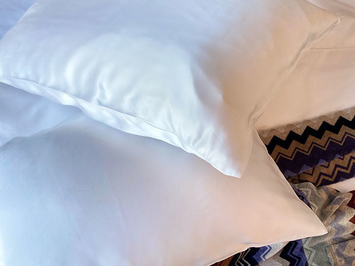 iGlow Silk Pillowcase - Calm White (White)